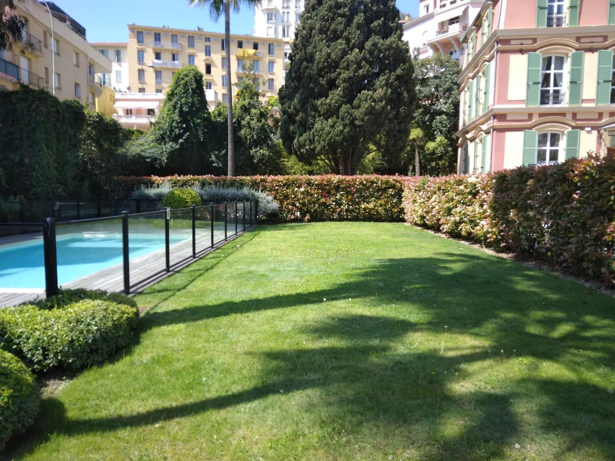 Bed & Breakfast Intercontinental Superbe Avec Piscine *